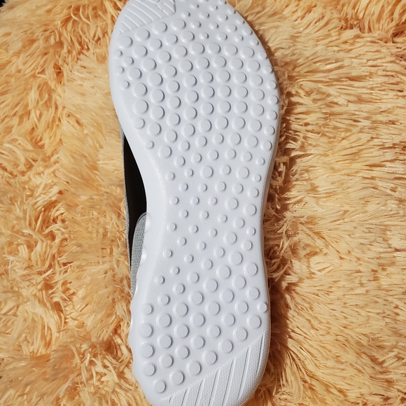 Sneakers - Picture 4 of 4